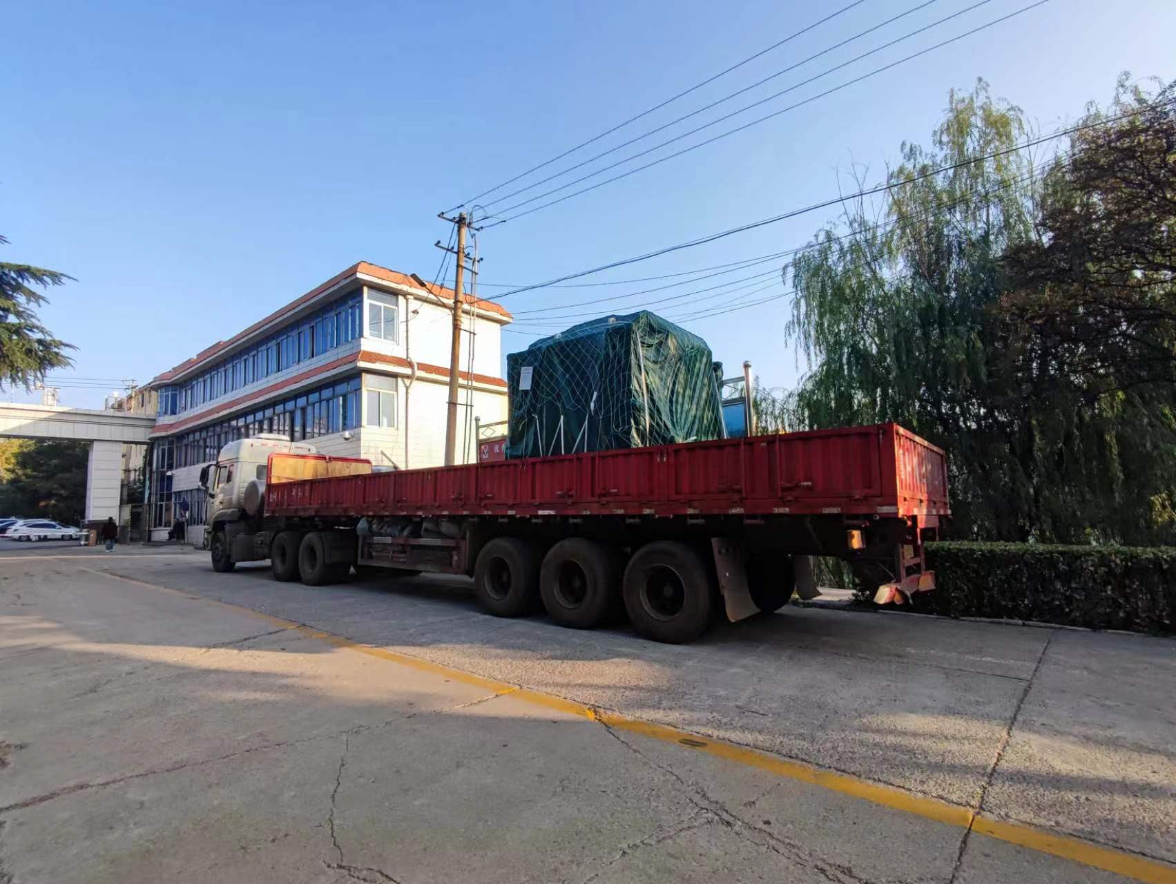 Roller crusher with teeth